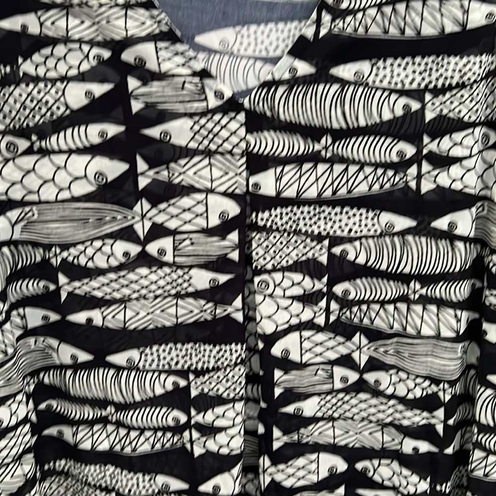 Alfani- Black V-neck tank with white fish print Size 2X - Picture 2 of 6